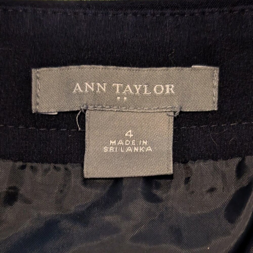 Ann Taylor Navy Skirt with Naval Button Detailing and Pockets - Sz 4 - Picture 4 of 6